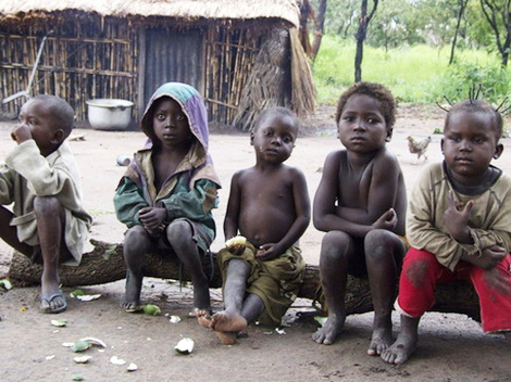 De ce mor de foame copiii din Africa?