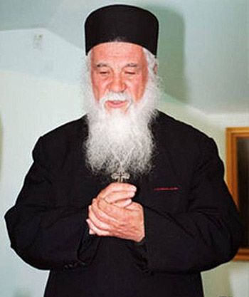 Pr. Gheorghe Calciu: „Nu te teme să afirmi că neamul nostru este dintru începuturile lui creştin şi ortodox” (cuvântul 4)